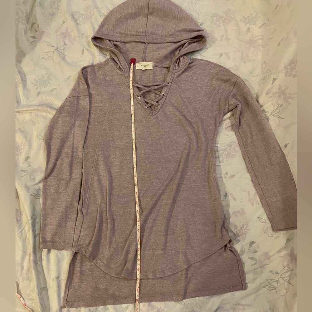 Mauve/lilac-coloured hooded long-sleeve shirt